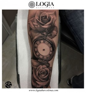 tatuaje-brazo-reloj-rosas-logia-barcelona-ridnel     